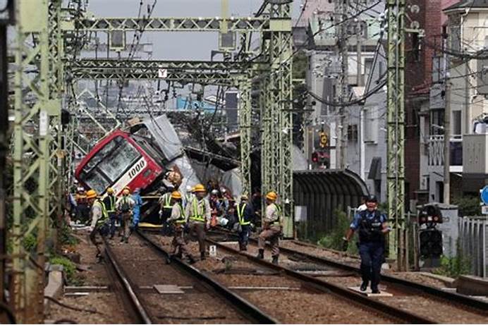 Japon : un mort dans la collision d'un train avec une camionnette dans le sud-ouest du pays