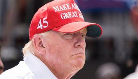 Lundi noir des marchés, mais Trump maintient son objectif de réduction du déficit commercial