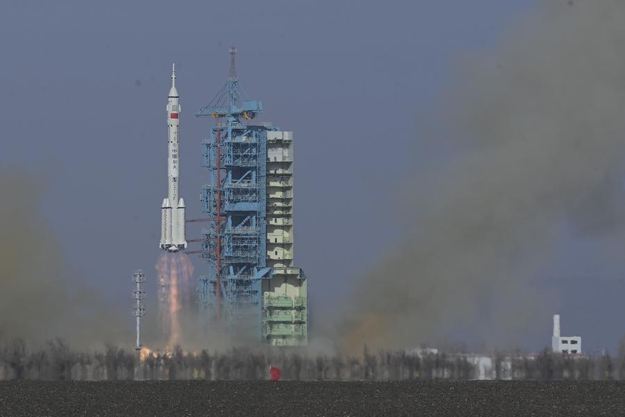 La Chine lance le vaisseau spatial Shenzhou-22     