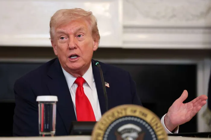 Trump menace le Hamas d'une "riposte très dure" s'il ne désarme pas