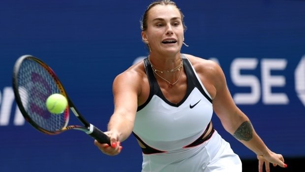 Djokovic au deuxième tour en grimaçant, Sabalenka démarre bien