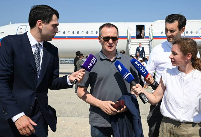 Avertissements de l'Iran face à un destroyer américain dans le golfe d'Oman