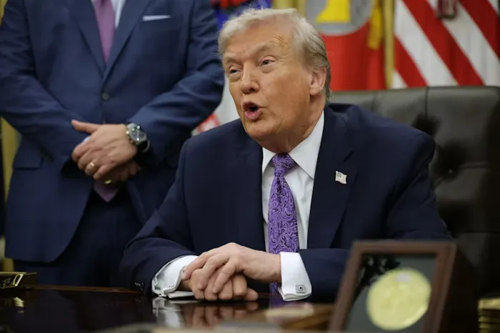 Trump annonce que les Etats-Unis commenceront lundi matin à escorter des navires hors du détroit d'Ormuz