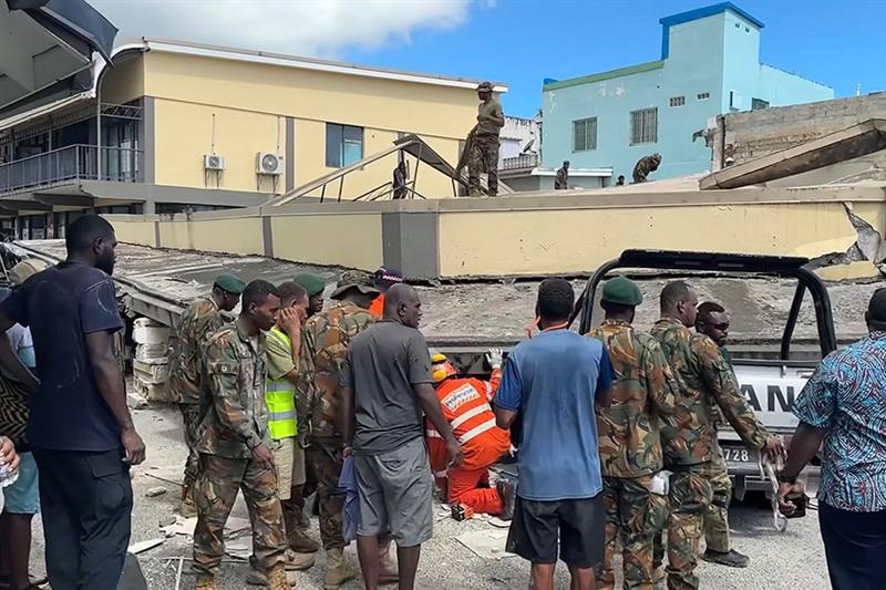 Vanuatu: les recherches de survivants continuent après le puissant séisme, au moins neuf morts confirmés
