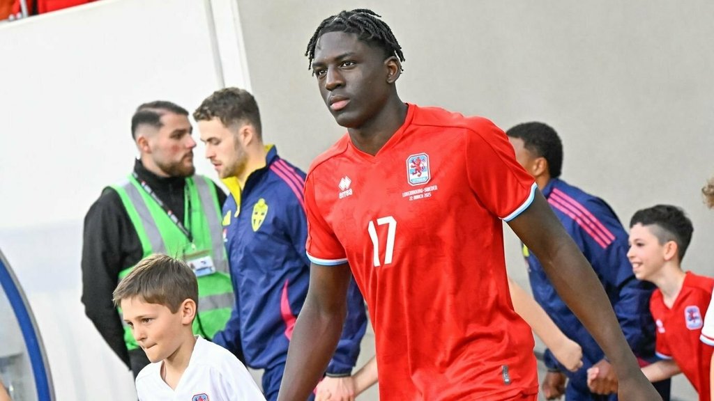 Brian Madjo, qui a refusé sa sélection avec le Luxembourg, retenu avec les U17 anglais