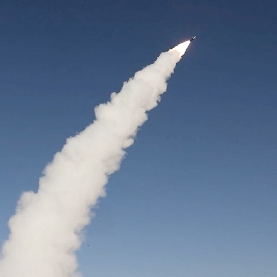 Israël intercepte un missile provenant du Yémen peu après avoir frappé le port de Hodeïdah