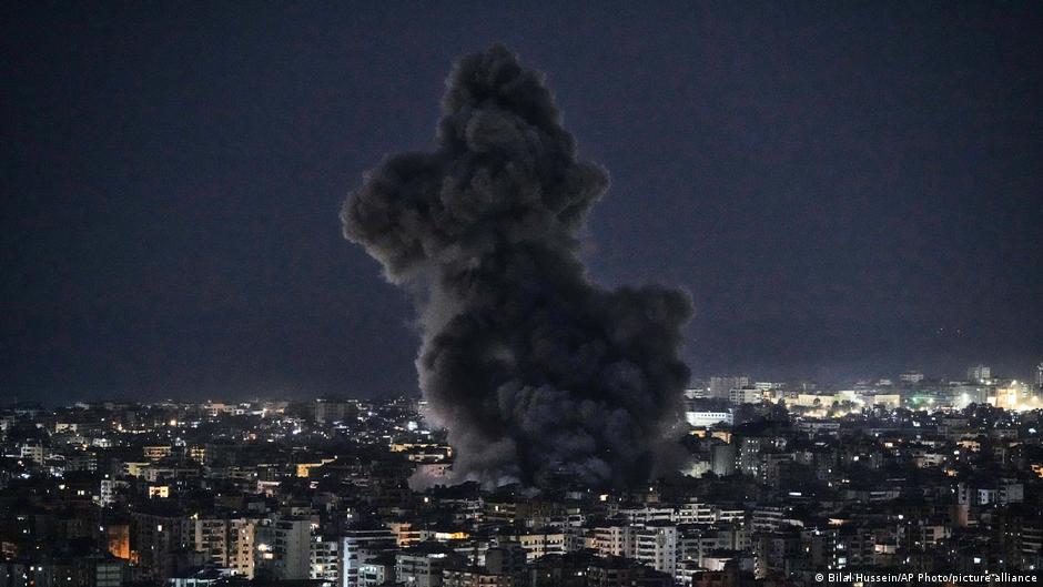 Au moins 13 morts dans des raids aériens israéliens sur le sud du Liban et le camp du bataillon népalais de la FINUL touché par des obus