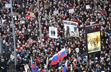 Slovaquie : nouvelles manifestations contre la politique jugée prorusse de Robert Fico