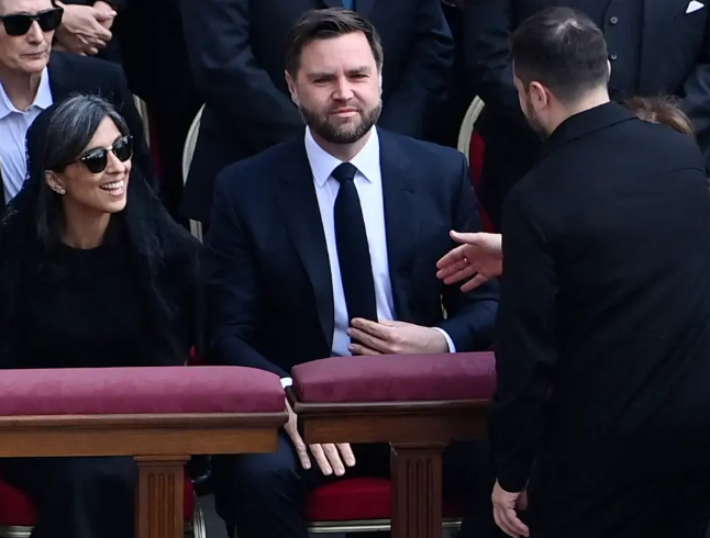 Volodymyr Zelenskyy rencontre le vice-président et le secrétaire d'État américains