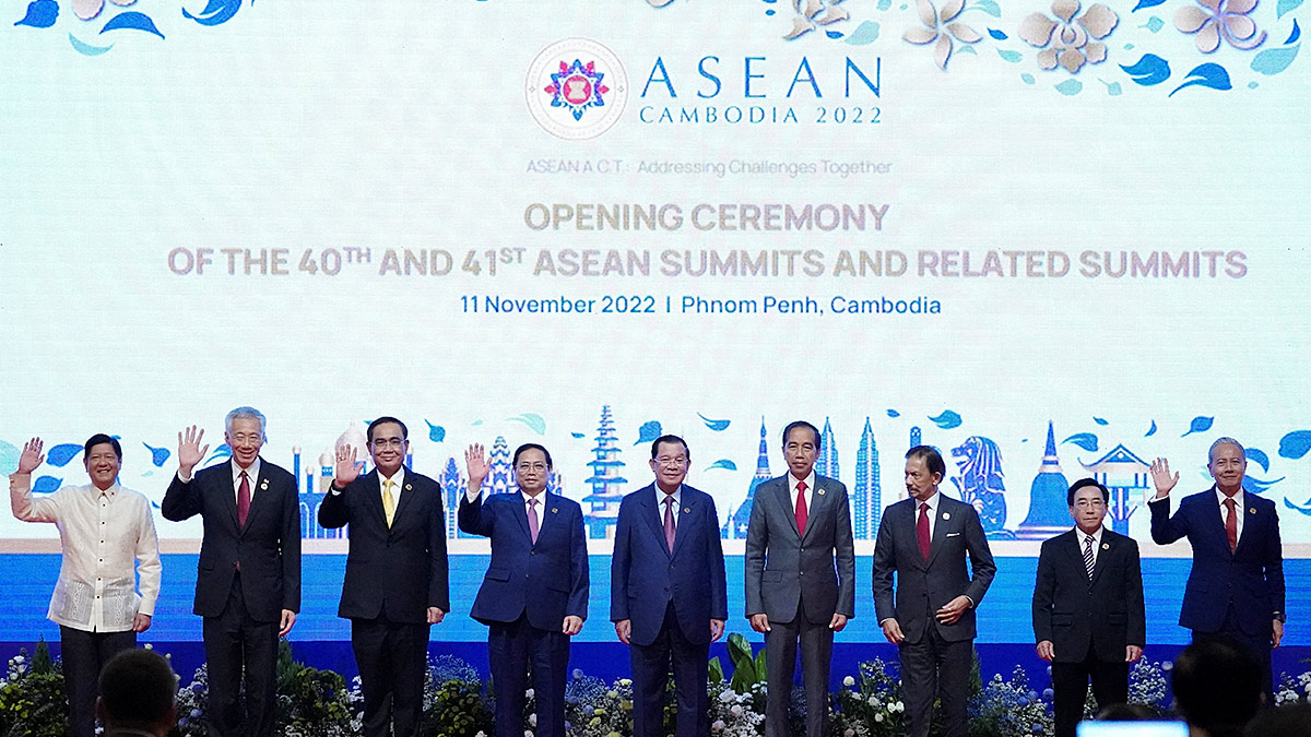 Vladimir Poutine a précisé qu’il serait préférable de voir plusieurs personnes capables de gagner la confiance du peuple russe se présenter, afin que la population ait le choix.