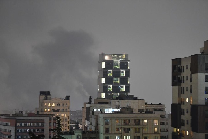 Téhéran touchée par de nouvelles frappes américano-israéliennes, des coupures de courant signalées dans certains quartiers