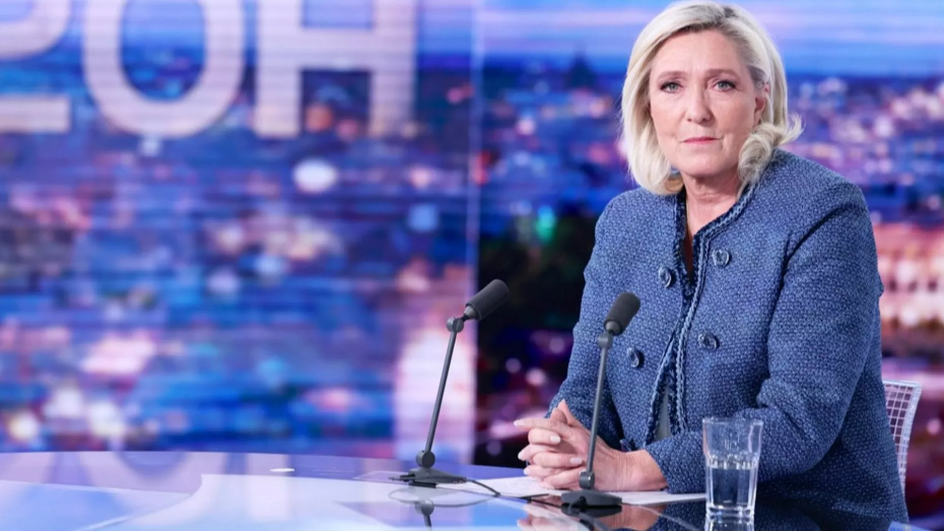 Marine Le Pen dénonce une "décision politique" et "un jour funeste pour la démocratie"