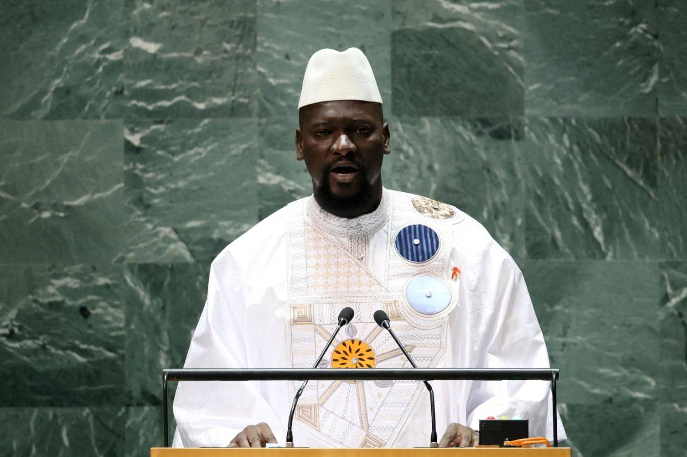 Guinée : le président Mamadi Doumbouya ordonne le raffinage local de l'or produit dans le pays