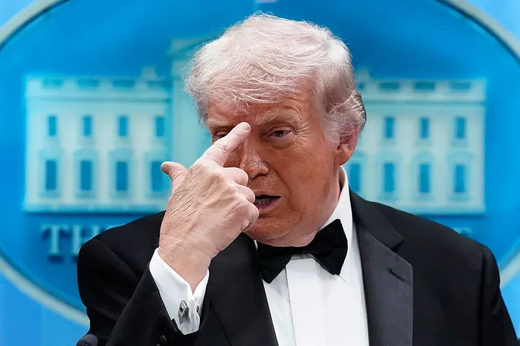Donald Trump évacué du dîner des correspondants de la Maison Blanche après des coups de feu