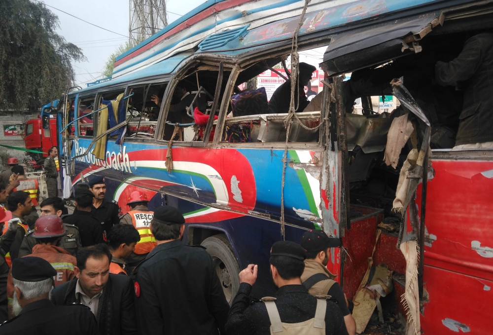 Au Pakistan, l'explosion d'un bus scolaire fait six morts, dont quatre enfants