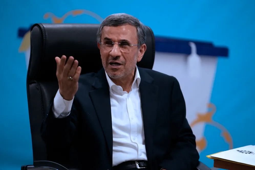 Mahmoud Ahmadinejad dément avoir été recruté par le Mossad et dénonce une « fiction hollywoodienne »