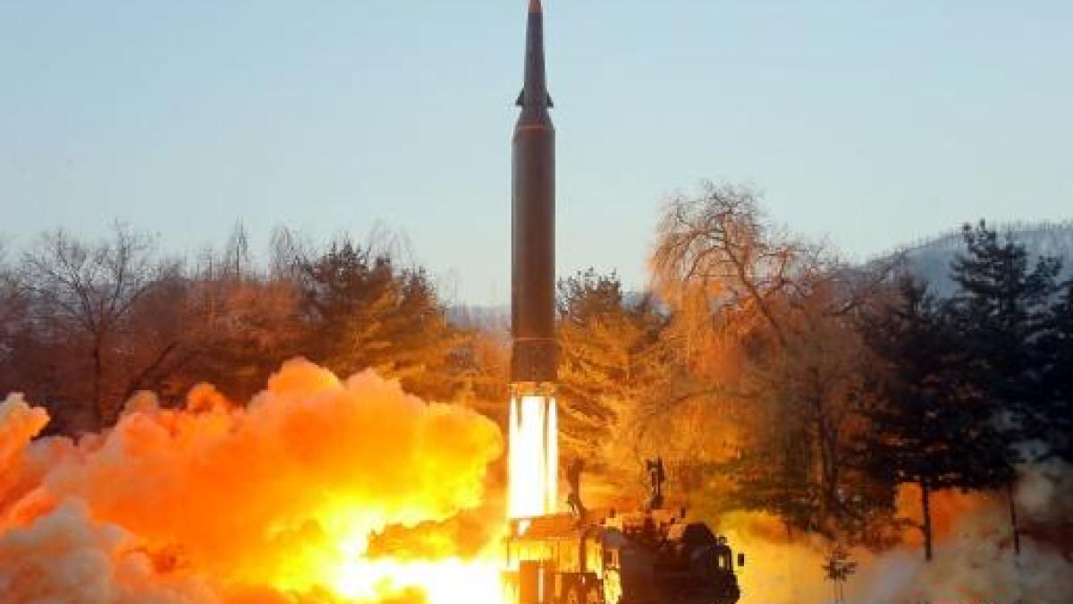 La RPDC procède à un tir d'essai d'un nouveau type de missiles antiaériens (KCNA)