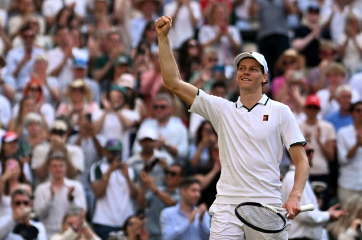 Sinner corrige Djokovic et affrontera Zverev en finale