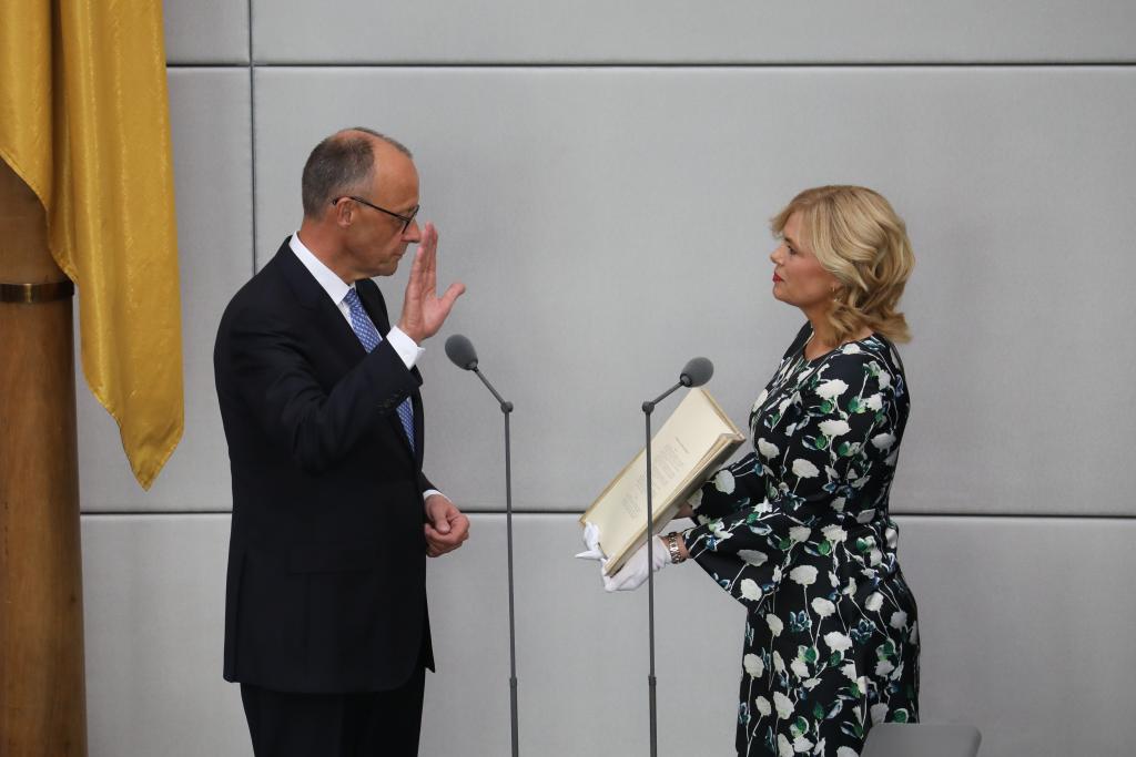 Friedrich Merz a prêté serment en tant que nouveau chancelier allemand