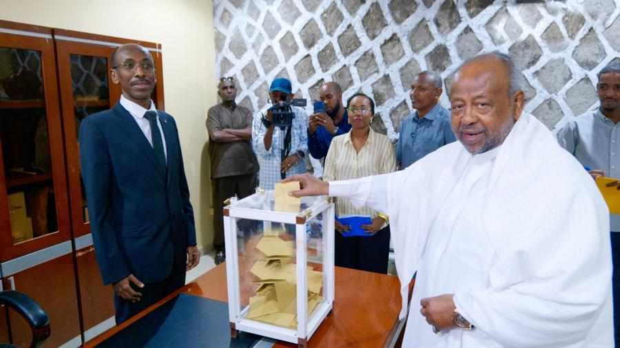 Ismaïl Omar Guelleh réélu président de Djibouti