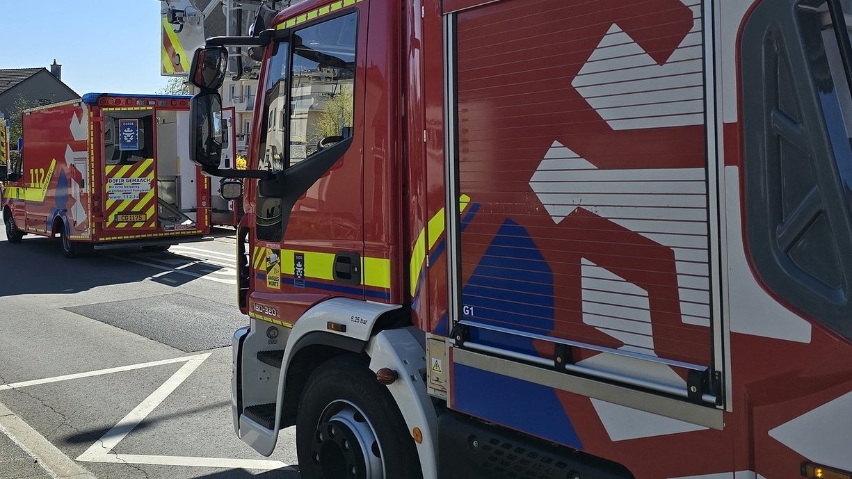Un piéton percuté par un tracteur et une voiture en feu au Luxembourg