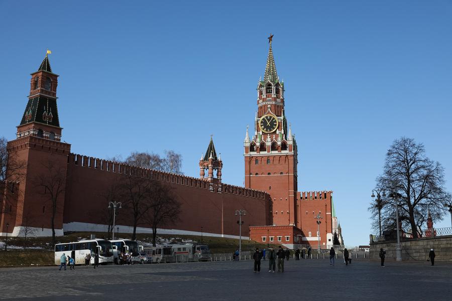 Le porte-parole du Kremlin critique l'Europe pour avoir attisé le conflit en Ukraine et déclare que la Russie est ouverte au dialogue