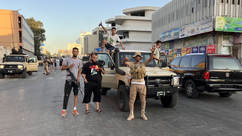 Tripoli en proie à des combats entre milices : les habitants confinés
