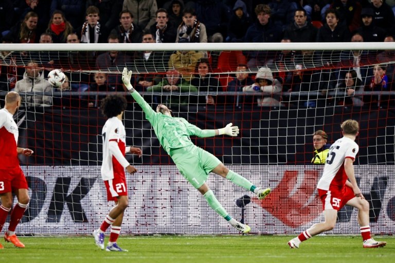 Lyon prend un départ convaincant à Utrecht