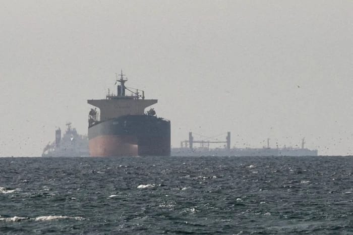 Deux navires sont parvenus à franchir le détroit d'Ormuz pour rejoindre des ports en Iran malgré le blocus américain (site d'information maritime)