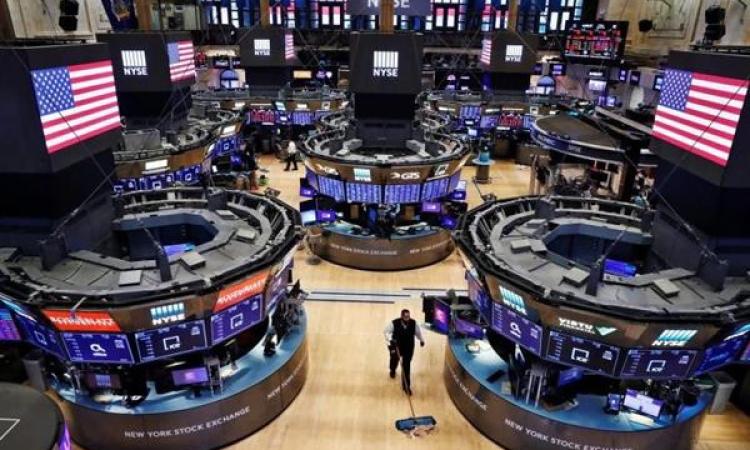 Etats-Unis : les actions chutent alors que Trump renouvelle ses critiques à l'égard du président de la Fed