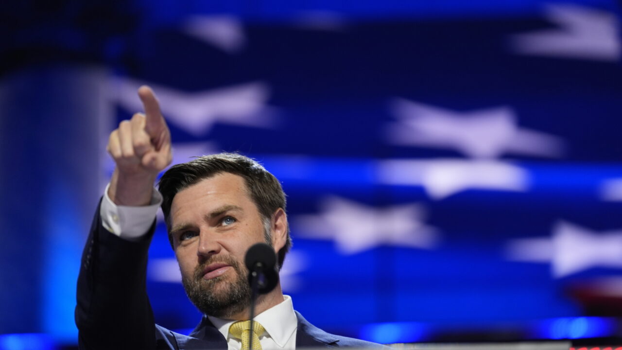 L'ancien vice-président américain Pence qualifie l'abus de droits de douane de "faux pas"