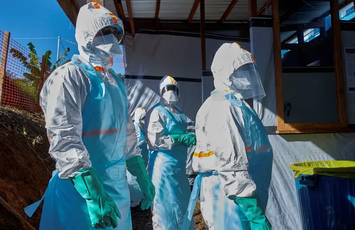 Ebola : le bilan s'élève à 1.048 cas confirmés