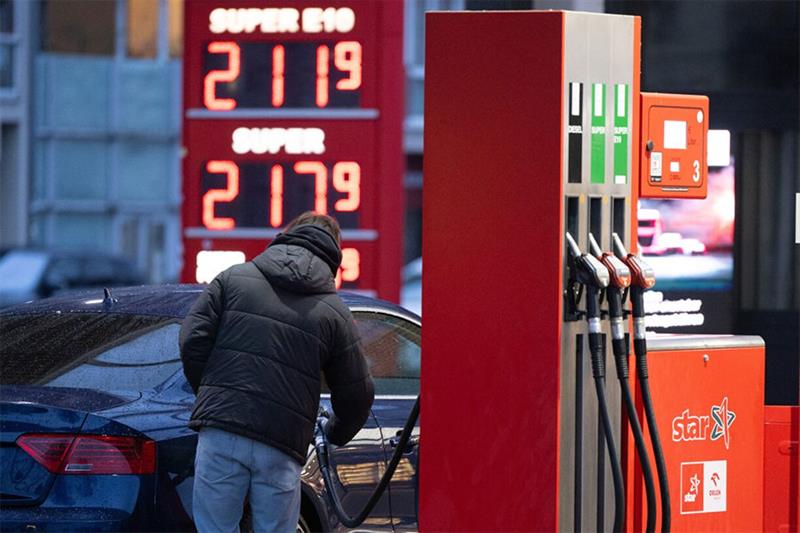 L'Allemagne réduit pendant deux mois une taxe sur le diesel et l'essence