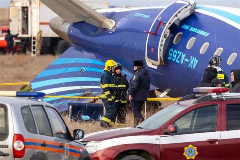 Crash d'avion au Kazakhstan: l'Azerbaïdjan pleure ses morts, enquête en cours
