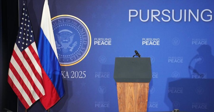 Le Kremlin déclare qu'il n'est pas nécessaire de préparer rapidement une rencontre entre Poutine et Trump     