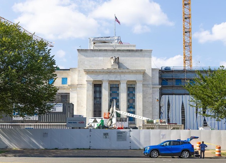 Etats-Unis : la Cour suprême autorise la gouverneure de la Fed Lisa Cook à rester en fonction pour l'instant