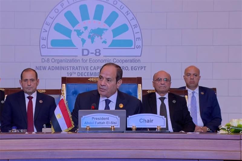 Le monde est confronté à une politique de deux poids deux mesures et à une marginalisation du droit international: Le président égyptien