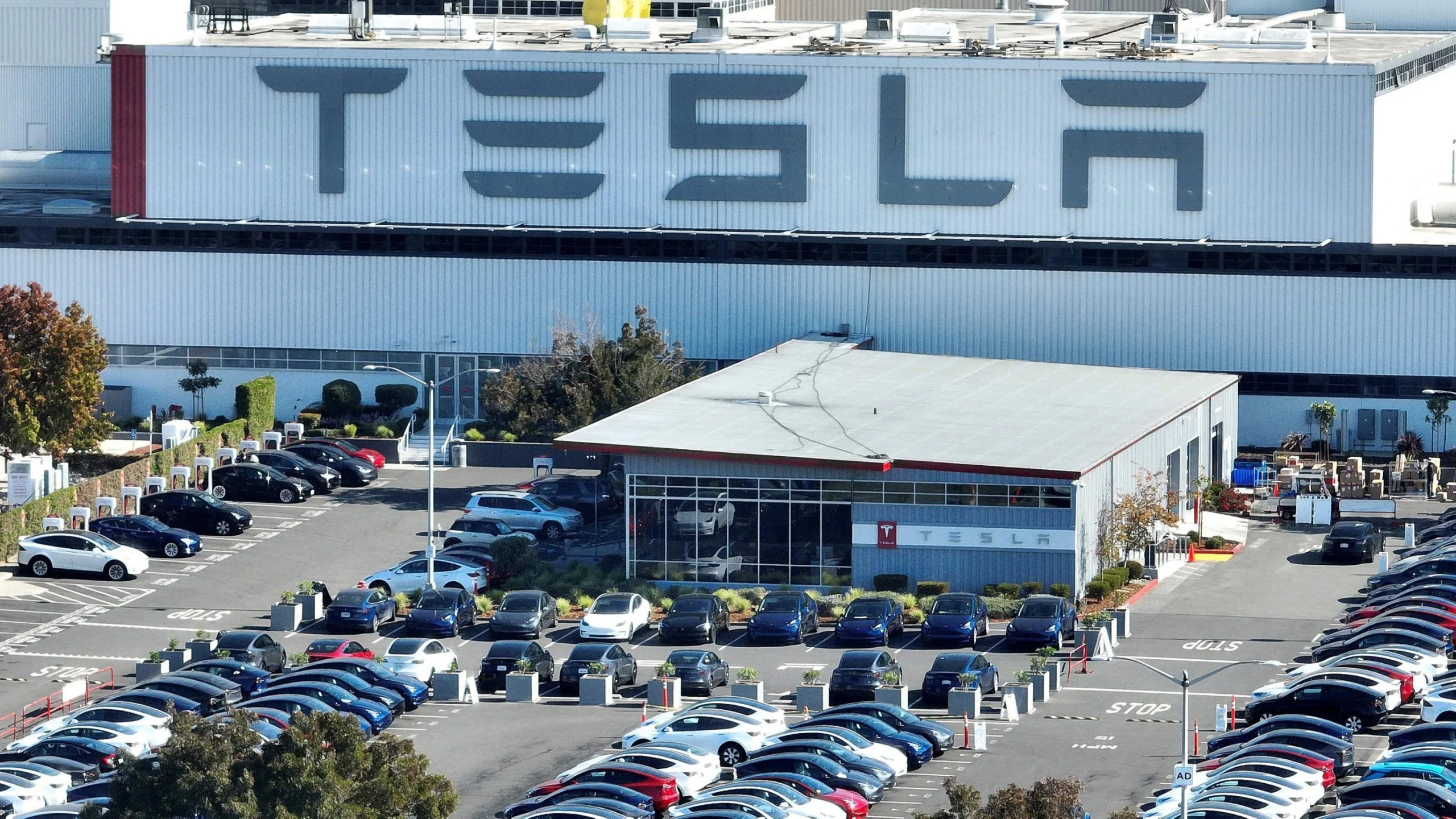 Les ventes de Tesla s'effondrent en Europe