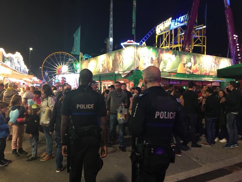 Le président américain Donald Trump a révélé vendredi ses trois meilleurs candidats pour le poste de président de la Réserve fédérale, ont rapporté les médias locaux.  En réponse à un journaliste, il a déclaré que ces candidats étaient Kevin Hassett, chef du Conseil économique national de la Maison Blanche, Kevin Warsh, ancien membre du Conseil des gouverneurs de la Fed, et Christopher Waller, économiste et membre actuel du Conseil des gouverneurs de la Fed.  Depuis des mois, Donald Trump affiche son intention de remplacer le président de la Fed, Jerome Powell, dont le mandat expirera en mai 2026, pour son refus de baisser les taux d'intérêt.  Le 25 août, le président américain a limogé Lisa Cook, membre du Conseil des gouverneurs de la Fed, en raison d'allégations selon lesquelles elle aurait commis une fraude hypothécaire. Le 28 août, Mme Cook a porté plainte devant une cour fédérale à Washington, visant à bloquer cette décisio