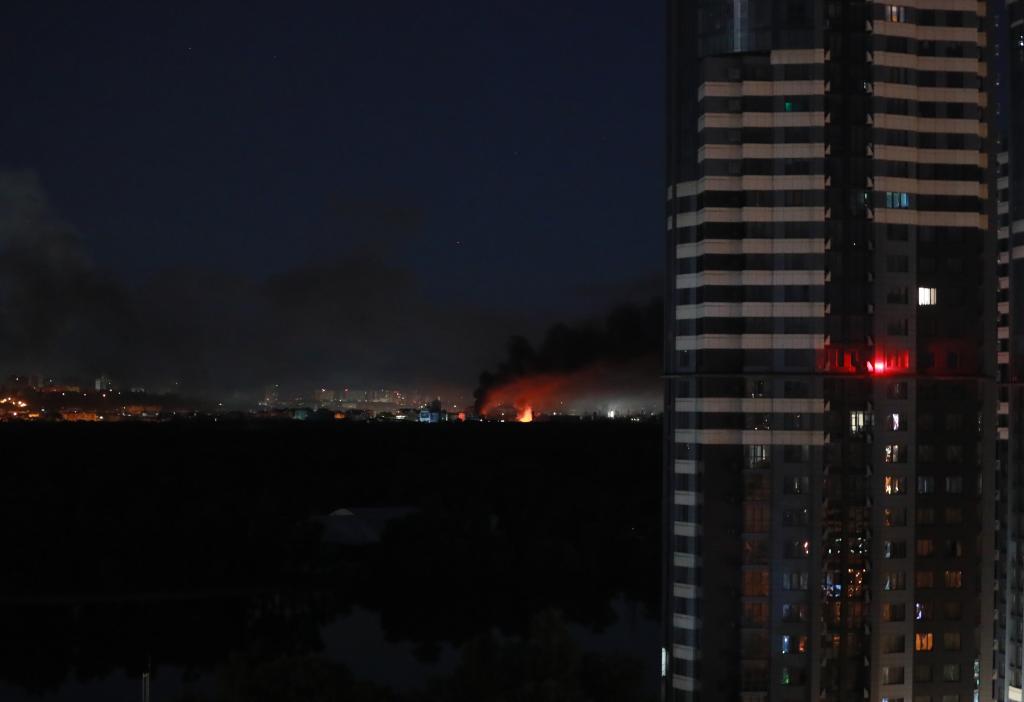 Attaques russes sur Kiev : deux blessés et de fortes explosions signalées dans toute la ville