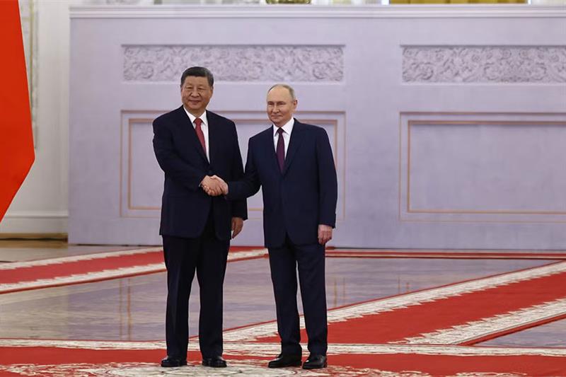 Le président chinois dit se tenir aux côtés de la Russie face à un "harcèlement hégémonique"