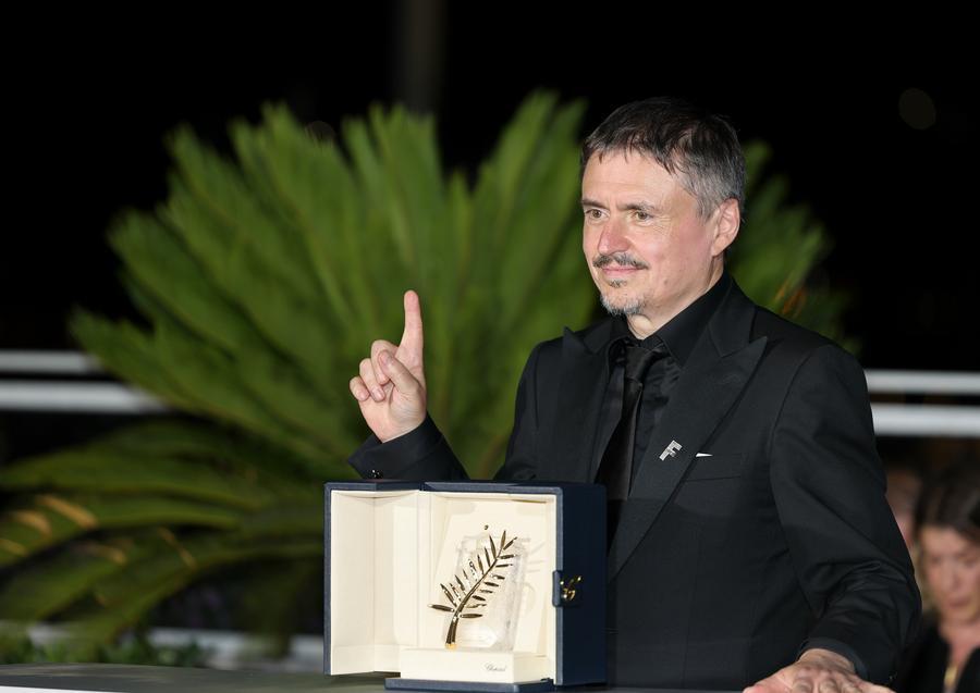 Le réalisateur roumain Cristian Mungiu remporte une seconde Palme d'or au Festival de Cannes