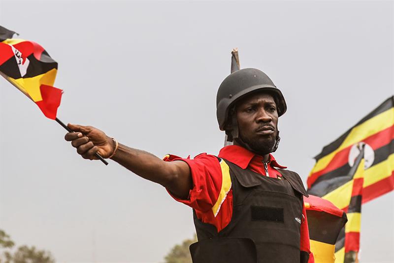 L'opposant Bobi Wine annonce avoir quitté l'Ouganda