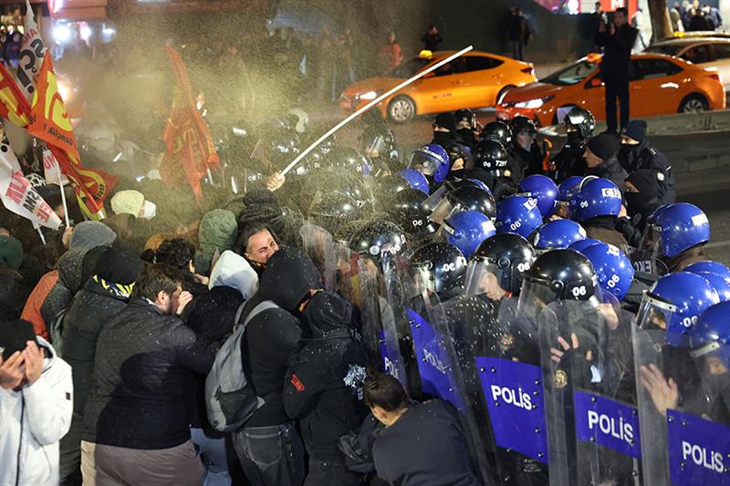 Plus de 340 arrestations en Turquie après les manifestations de vendredi