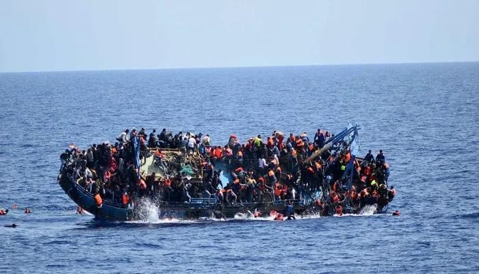 Au moins 70 migrants portés disparus après le naufrage de leur embarcation au large de la Libye (médias italiens)