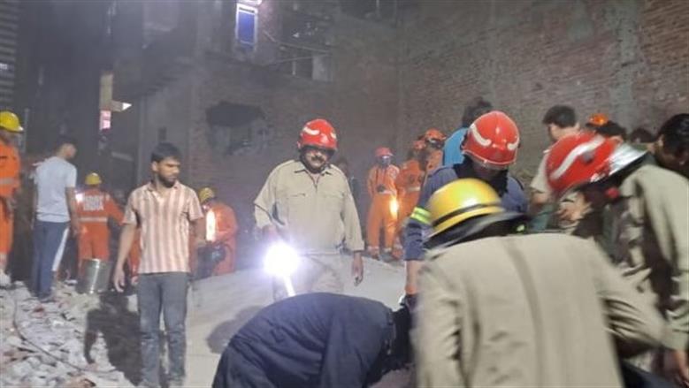 Deux morts et 13 blessés lors de l'effondrement d'un immeuble dans l'ouest de l'Inde