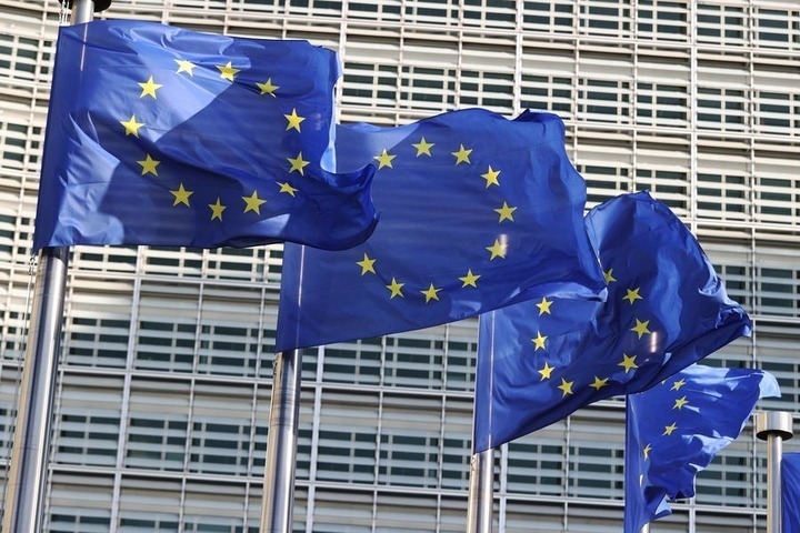L'UE adopte des sanctions ciblant des soutiens de la "flotte fantôme" russe et des activités hybrides présumées