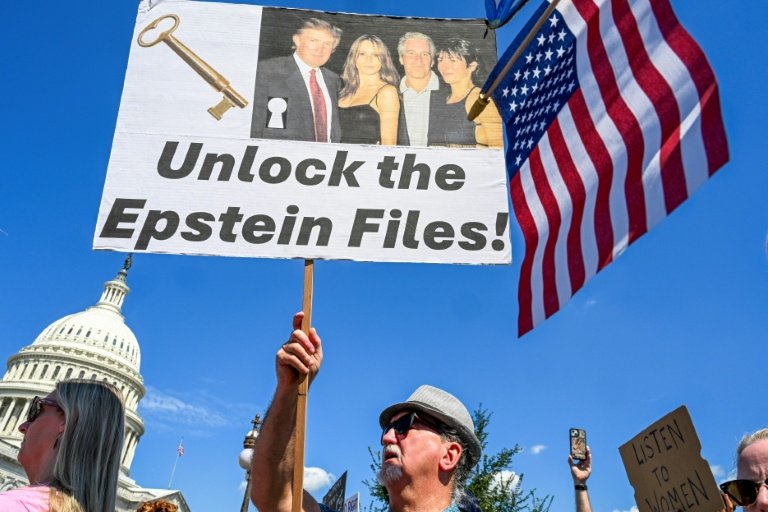 Une lettre écrite à Epstein et attribuée à Trump rendue publique