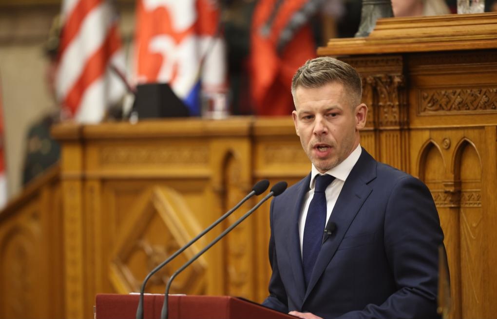 Peter Magyar prête serment en tant que Premier ministre de la Hongrie, mettant l'accent sur l'unité et l'inclusion