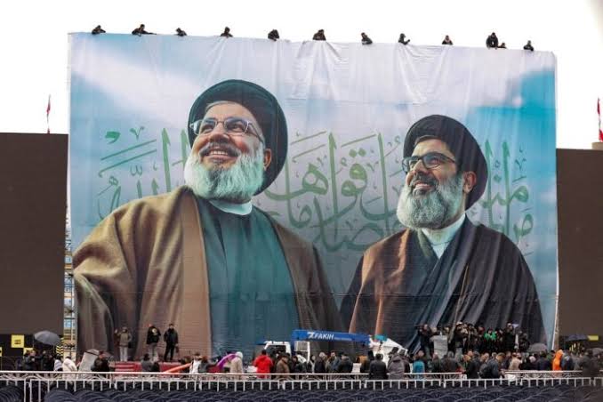 Un hommage grandiose à Nasrallah et Safi al-Din galvanise les partisans de Hezbollah à Beyrouth